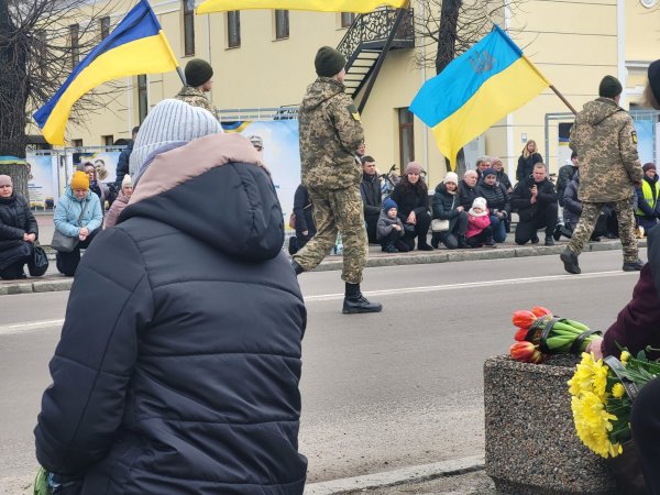 Прощавай, «Батя»: у Ковелі віддали останню шану воїну, захиснику, Герою Володимиру Крисюку Прощавай, «Батя»: у Ковелі віддали останню шану воїну, захиснику, Герою Володимиру Крисюку