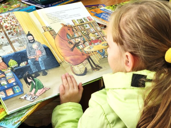 Бібліотеки нашої громади отримали нові книги