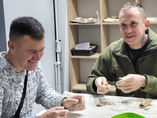 Гончарні заняття для ветеранів: творчість, що допомагає та підтримує захисників