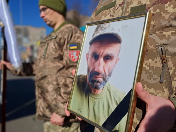 У Ковелі попрощалися із загиблим захисником України Олександром Маслом