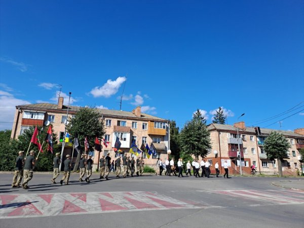 У Ковелі пройшла хода з прапорами бойових підрозділів У Ковелі пройшла хода з прапорами бойових підрозділів