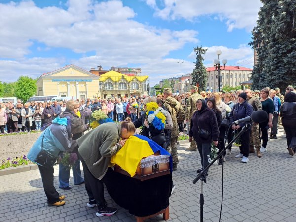 Ковельчани провели в останню земну дорогу двох своїх Героїв – Максима Плотнікова та Руслана Фатхудінова