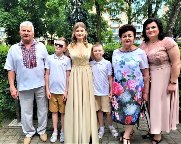 Випускникам ліцею №3 імені Лесі Українки вручили свідоцтва про здобуття повної загальної середньої освіти Випускникам ліцею №3 імені Лесі Українки вручили свідоцтва про здобуття повної загальної середньої освіти