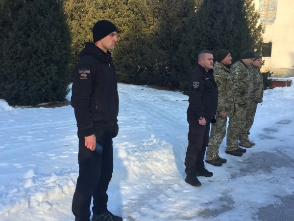 У Ковелі вручили почесні нагороди двом бійцям-добровольцям У Ковелі вручили почесні нагороди двом бійцям-добровольцям