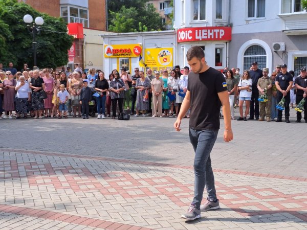 Міський голова Ігор Чайка під час урочистостей з нагоди Дня Державного Прапора України вручив відзнаки «Почесний громадянин міста Ковеля»