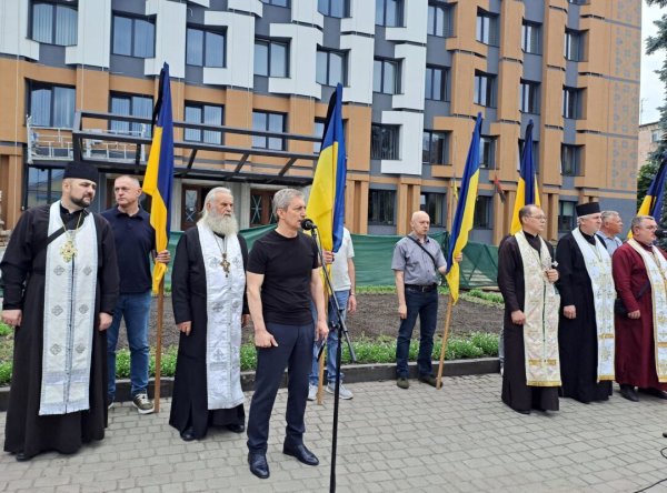 У Ковелі попрощалися із 27-річним старшим лейтенантом Артемом Кузьмичуком У Ковелі попрощалися із 27-річним старшим лейтенантом Артемом Кузьмичуком