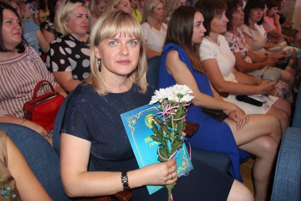 У Ковелі привітали з професійним святом державних службовців У Ковелі привітали з професійним святом державних службовців