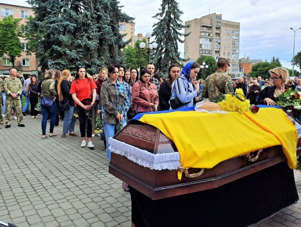 Ковельчани віддали останню шану Героєві Максимові Косюку