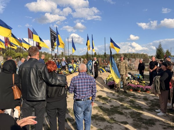 У Ковелі попрощалися з кіборгом і добровольцем Андрієм Луциком У Ковелі попрощалися з кіборгом і добровольцем Андрієм Луциком