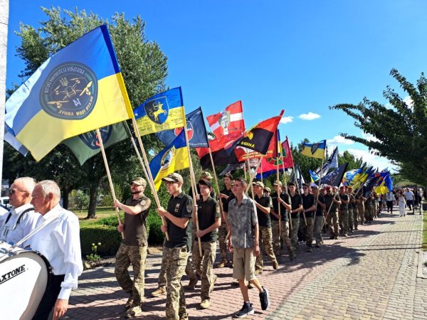 У Ковелі пройшла хода з прапорами бойових підрозділів У Ковелі пройшла хода з прапорами бойових підрозділів