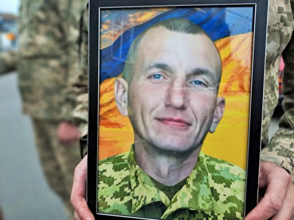 У Ковелі попрощалися із 45-річним Захисником України Дмитром Бештою У Ковелі попрощалися із 45-річним Захисником України Дмитром Бештою