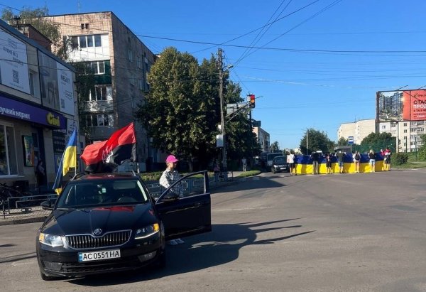 У Ковелі вшанували пам’ять загиблих у російському полоні та жертв теракту в Оленівці У Ковелі вшанували пам’ять загиблих у російському полоні та жертв теракту в Оленівці