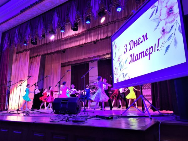 Зворушливо, до сліз, щиро та з любов’ю сьогодні вітали у Ковелі матерів зі святом