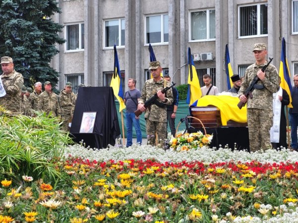 Ковельська громада попрощалася з Героєм Василем Тарасюком Ковельська громада попрощалася з Героєм Василем Тарасюком