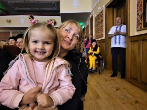 Зворушливо, до сліз, щиро та з любов’ю сьогодні вітали у Ковелі матерів зі святом