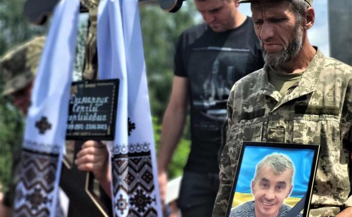 Ніхто не стримував сліз: у Ковелі попрощалися з загиблим захисником Сергієм Димарчуком