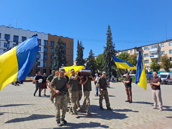 Ковельська громада попрощалася із Захисником Олександром Резванюком Ковельська громада попрощалася із Захисником Олександром Резванюком