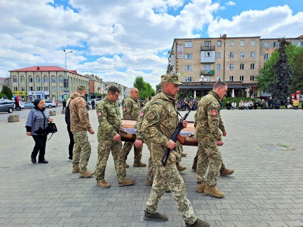 Ковельчани провели в останню земну дорогу двох своїх Героїв – Максима Плотнікова та Руслана Фатхудінова