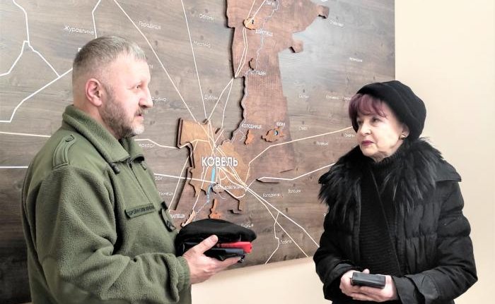 Мамі бійця «Правого сектору» вручили нагороду її сина Віталія Заічко