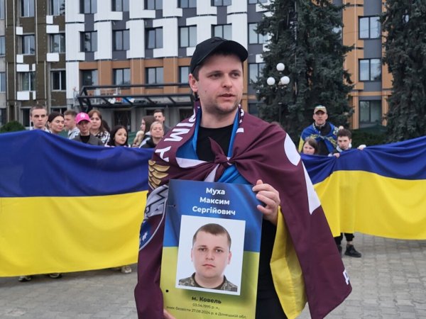 Ковель зустрів з полону військового Максима Муху Ковель зустрів з полону військового Максима Муху