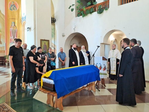 У Ковелі попрощалися із Захисником України Богданом Никонюком У Ковелі попрощалися із Захисником України Богданом Никонюком