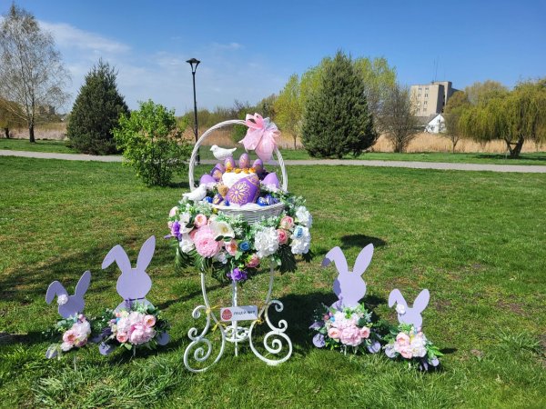 У Ковелі в парку Шевченка встановили Великодні композиції. Фото