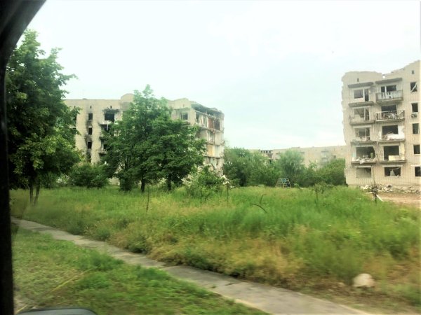 Міський голова Ігор Чайка разом зі своїми заступниками побували на сході, передали автомобілі та іншу допомогу військовим