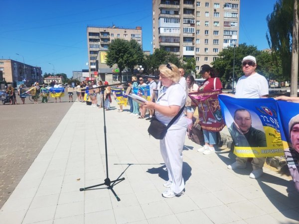 У Ковелі відбулася акція на підтримку військовополонених і в пам’ять про жертв теракту в Оленівці
