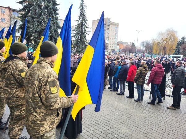 Обіцяв повернутись додому: ковельчани попрощались з Героєм Сергієм Оніщуком Обіцяв повернутись додому: ковельчани попрощались з Героєм Сергієм Оніщуком