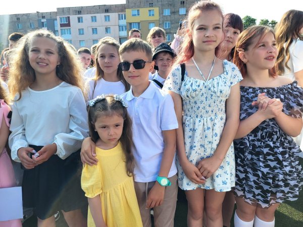 Це неймовірні моменти: для ковельських школярів пролунав останній дзвоник