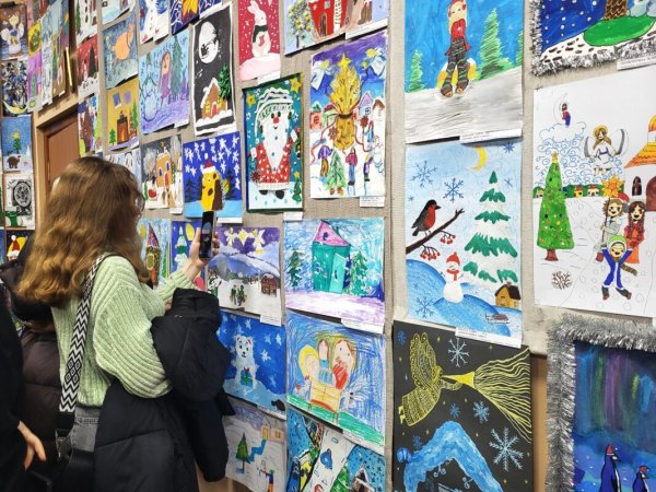 У Ковелі відкрили рекордну 31-шу виставку дитячого малюнка «Зимовий калейдоскоп. З вірою у Перемогу!»