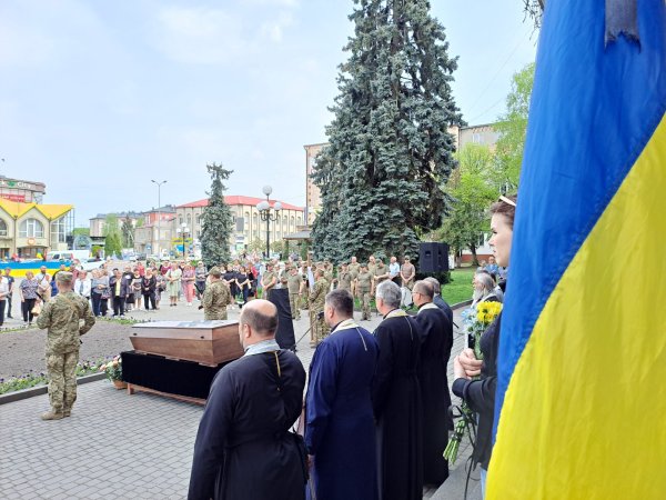 Назавжди в строю: ковельчани провели в останню земну дорогу молодого воїна Владислава Андрусика