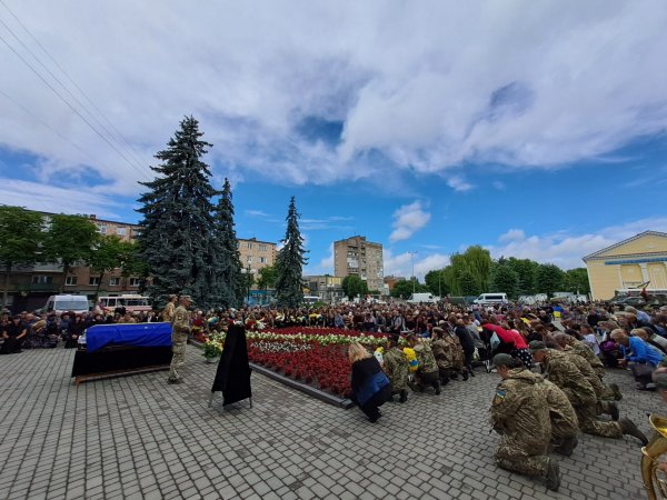 Мав серце і витривалість воїна: у Ковелі провели в останню дорогу Героя Павла Шайтана