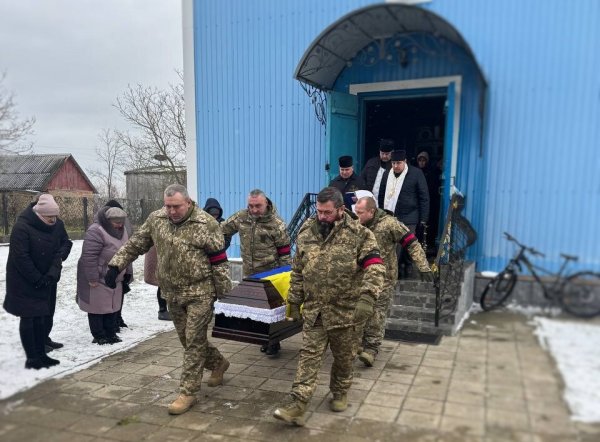 З полеглим Захисником Геннадієм Марчуком попрощалися у селі Клюськ З полеглим Захисником Геннадієм Марчуком попрощалися у селі Клюськ