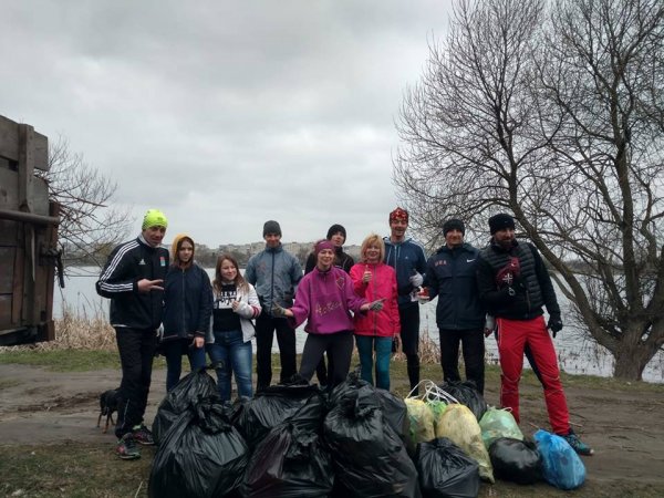 Ковельчани тренуються і прибирають: "Змагання з багатоборства: призовий фонд - у мішках"