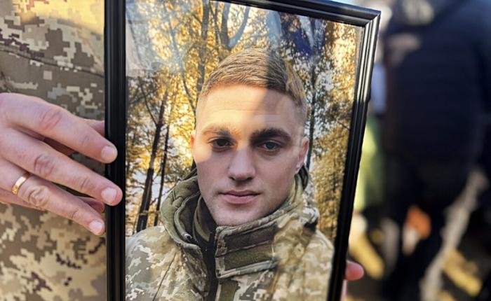 У Гішині попрощалися із 28-річним військовим Тарасом Мельником