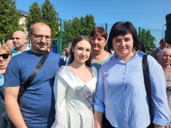 Це неймовірні моменти: для ковельських школярів пролунав останній дзвоник