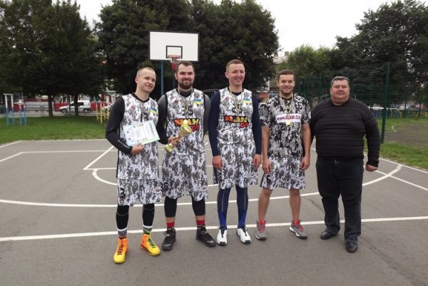 Володарем кубка змагань зі стрітболу, присвячених Дню міста Ковеля, стала команда «Slam-Сity» Володарем кубка змагань зі стрітболу, присвячених Дню міста Ковеля, стала команда «Slam-Сity»