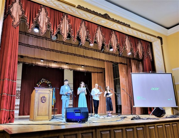 Випускникам ліцею №3 імені Лесі Українки вручили свідоцтва про здобуття повної загальної середньої освіти Випускникам ліцею №3 імені Лесі Українки вручили свідоцтва про здобуття повної загальної середньої освіти