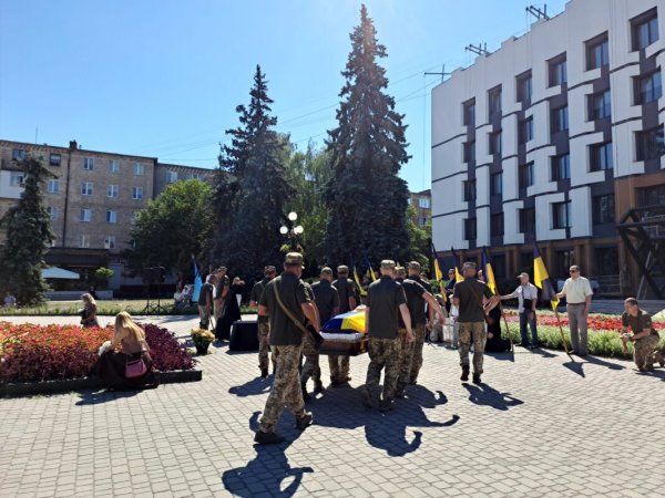 Ковельська громада попрощалася із Захисником Олександром Резванюком Ковельська громада попрощалася із Захисником Олександром Резванюком