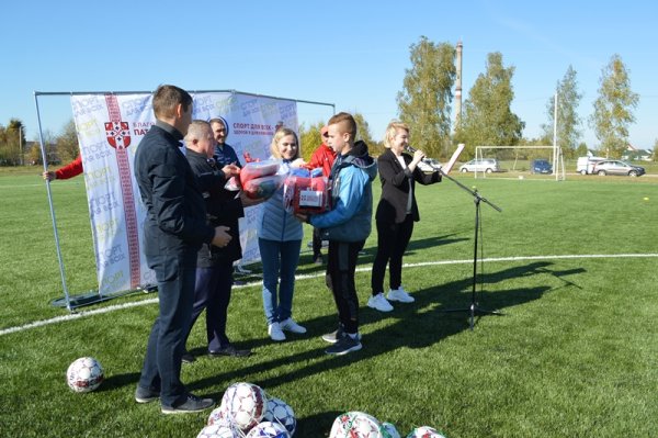 У Ковелі відбулось відкриття найбільшого на Волині футбольного поля зі штучним покриттям ФОТО У Ковелі відбулось відкриття найбільшого на Волині футбольного поля зі штучним покриттям ФОТО