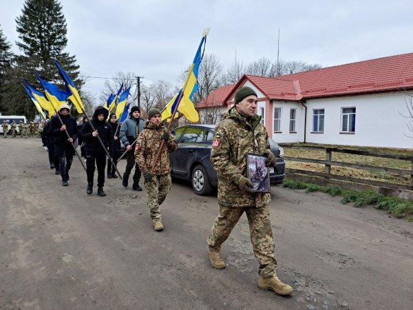 Остання шана воїнові: у Тойкуті провели в останню дорогу Героя Петра Ілюшика Остання шана воїнові: у Тойкуті провели в останню дорогу Героя Петра Ілюшика