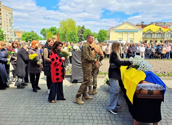 Ковельчани провели в останню земну дорогу двох своїх Героїв – Максима Плотнікова та Руслана Фатхудінова