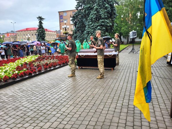 У Ковелі провели в останню земну дорогу Героя Віталія Кушнірчука