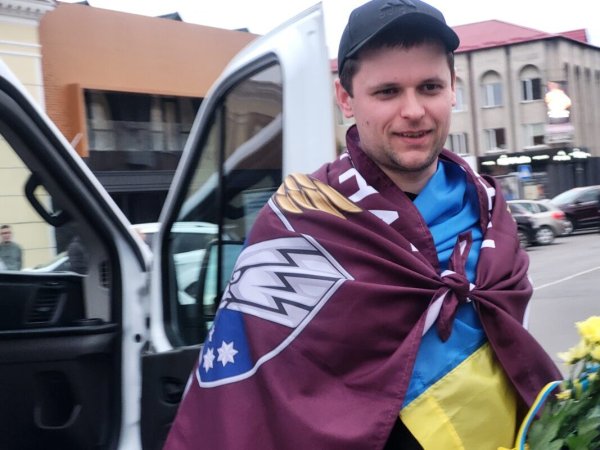 Ковель зустрів з полону військового Максима Муху Ковель зустрів з полону військового Максима Муху
