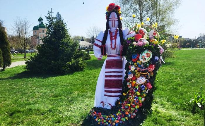 У Ковелі в парку Шевченка встановили Великодні композиції. Фото