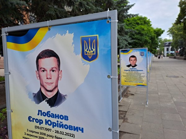 У Ковелі встановили банери з світлинами загиблих Героїв