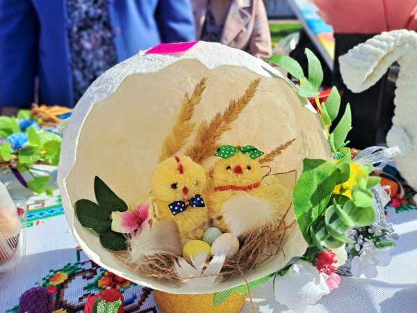 У Ковелі в парку Шевченка встановили Великодні композиції. Фото