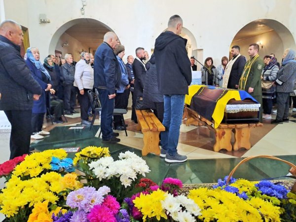У Ковелі попрощалися із 45-річним Захисником України Дмитром Бештою У Ковелі попрощалися із 45-річним Захисником України Дмитром Бештою