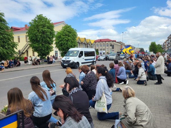У Ковелі провели у Небесне військо 35-річного сержанта поліції Дмитра Сергієнка У Ковелі провели у Небесне військо 35-річного сержанта поліції Дмитра Сергієнка
